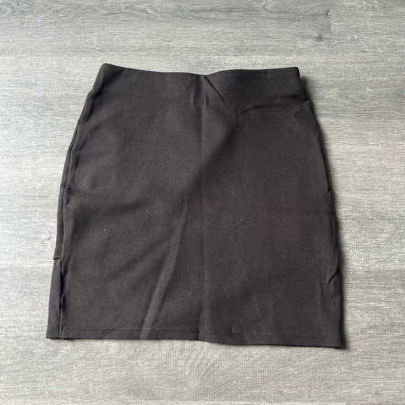Aritzia Bodycon Mini Skirt - Picture 2 of 4